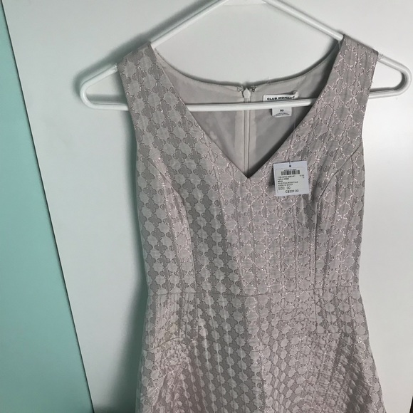 NWT Club Monaco Karla Dress in Pale Pink Design Fit and Flare V Neckline Size 00 - Picture 4 of 11